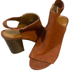 Kenneth Cole Reaction Fridah Fly Peep Toe Taupe Suede Ankle Booties SIZE 5.5